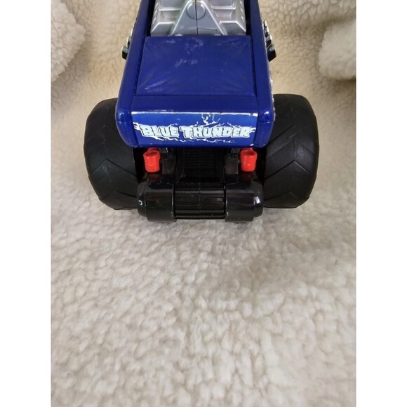 2004/05 Hot Wheels Monster Jam 1:24 BLUE THUNDER Diecast Monster Truck - Picture 10 of 13